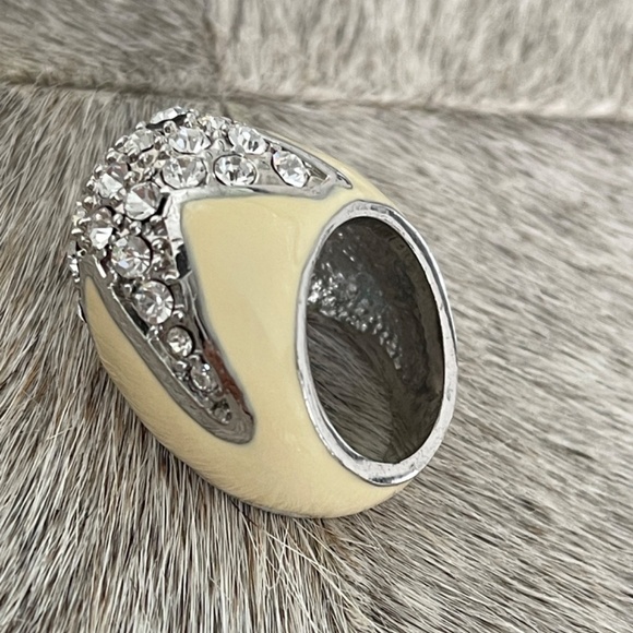 ENAMEL & CRYSTALS RHINESTONES COCKTAIL RING - Picture 13 of 13